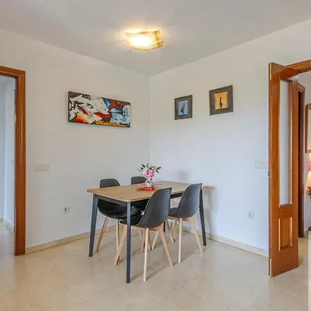 Apartment Wonderful 2 Bdr With Pool And Private Parking