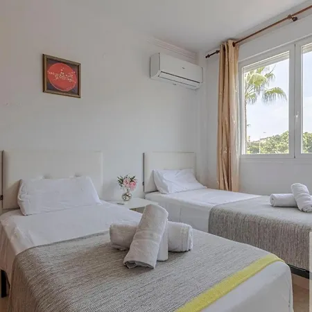 Wonderful 2 Bdr With Pool And Private Parking Apartment *