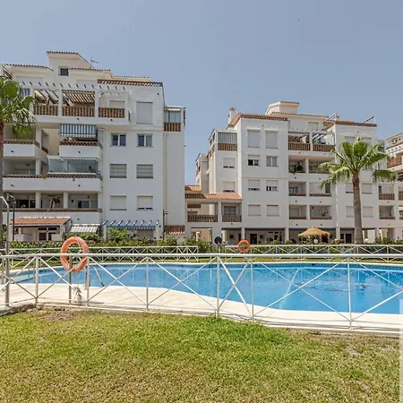 Apartment Wonderful 2 Bdr With Pool And Private Parking