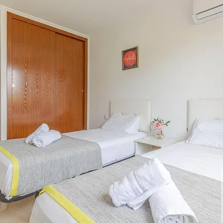 Wonderful 2 Bdr With Pool And Private Parking Apartment *