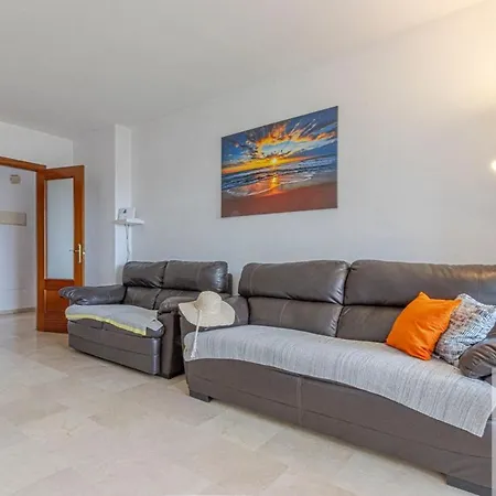 Wonderful 2 Bdr With Pool And Private Parking *